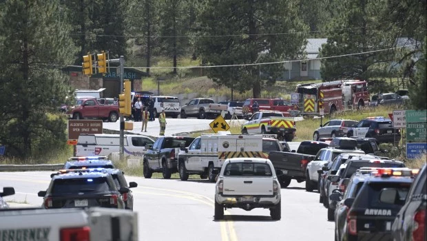 Tres heridos graves por un tiroteo en una escuela en los suburbios de Denver 