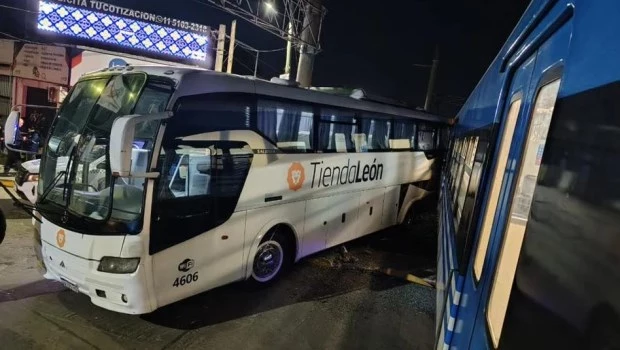 Demoras en el Tren Roca tras el choque con un colectivo en Monte Grande: al menos 12 heridos