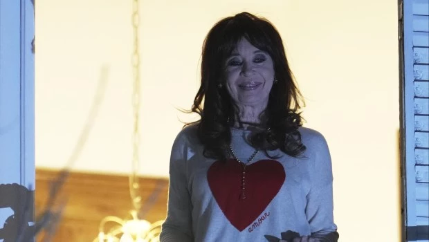 Fiscalía reclama el pago de multimillonario decomiso y la defensa de Cristina Kirchner pide suspenderlo