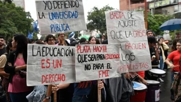 Trabajadores del Garrahan y de la UBA se manifestaron contra los vetos y preparan marcha federal