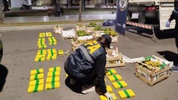 Secuestraron 85 kilos de cocaína en un camión que transportaba bananas