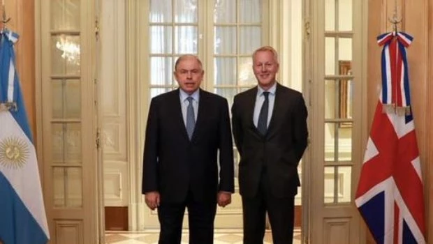 El nuevo embajador Británico en el país presentó sus cartas credenciales al canciller Werthein