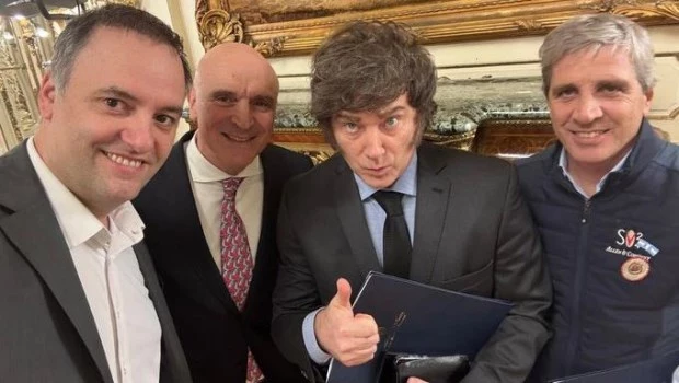 Milei, junto a Adorni, Espert y Caputo antes del anuncio del Presupuesto.