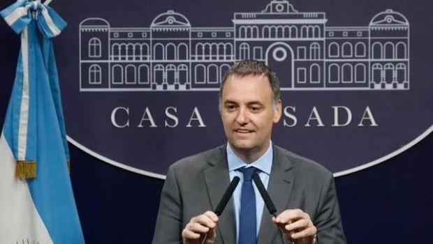 Adorni descartó la veracidad de los audios filtrados y reafirmó a los funcionarios involucrados