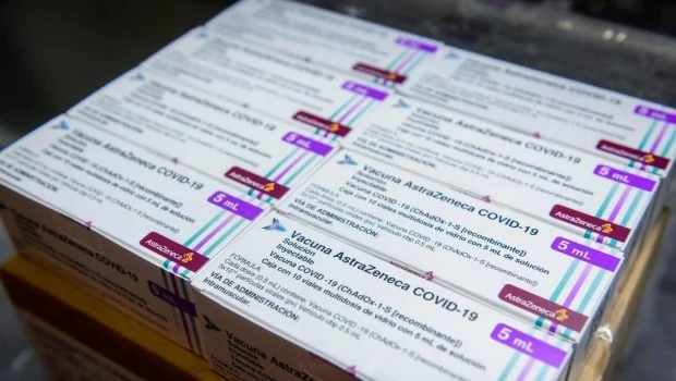 Un jubilado mendocino demanda $152 millones por secuelas de la vacuna Astrazeneca