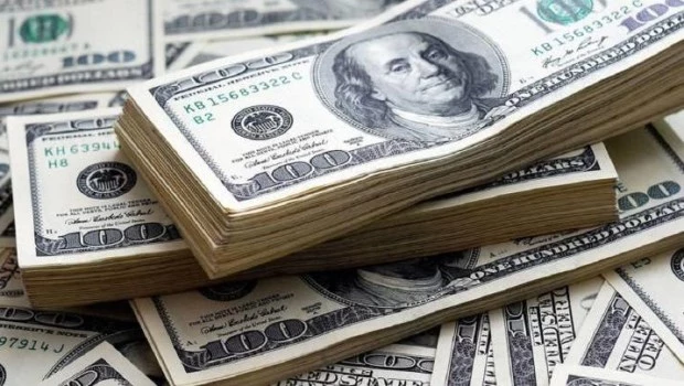 El Gobierno limita operaciones con moneda extranjera de accionistas y directivos de entidades financieras