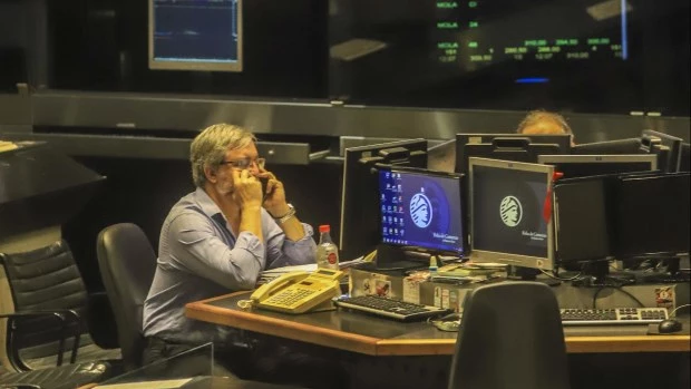El Merval cerró en baja y el Riesgo País arriba de los 1400 puntos