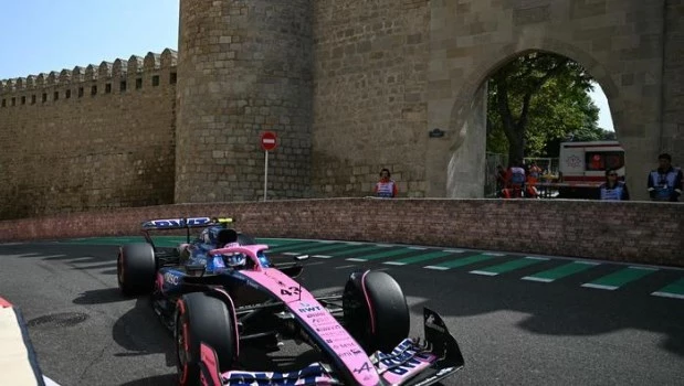 Albon chocó a Colapinto y lo dejó último en el Gran Premio de Azerbaiyán