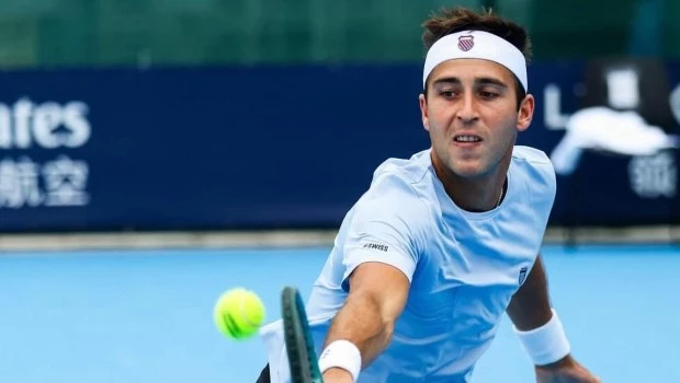 Tomás Etcheverry abamdonó por lesión en el ATP 250 de China