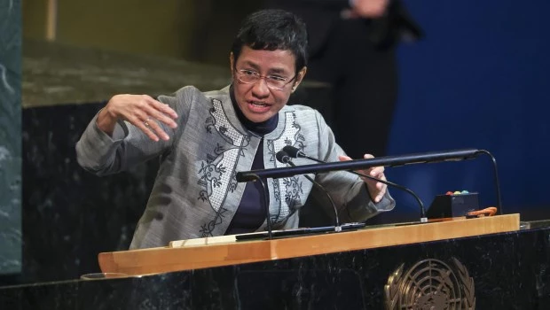 Maria Ressa, premio Nobel de la Paz, formuló el llamamiento global para establecer límites en la IA.