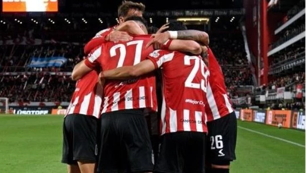Estudiantes derrotó a Defensa y se acercó a la punta de la zona A del Torneo Clausura