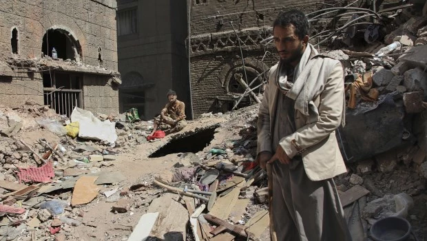 Al menos dos muertos y 48 heridos en bombardeos de Israel contra la capital de Yemen