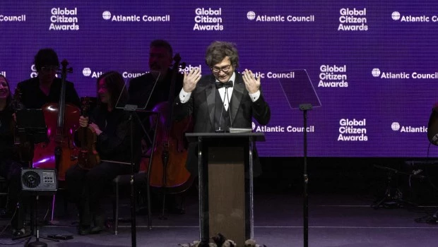 Milei celebró desde Nueva York el dato de la baja de la pobreza