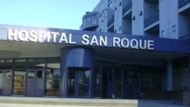 Balean a una joven en City Bell y buscan al agresor