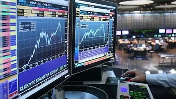 El Merval terminó la semana en alza y el Riesgo País volvió a superar los 1000 puntos