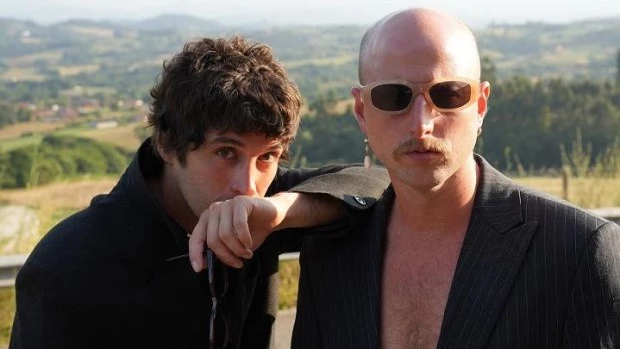 Maximiliano Calvo y El Chacal lanzan ‘Super Freak’, un himno pop para estos tiempos