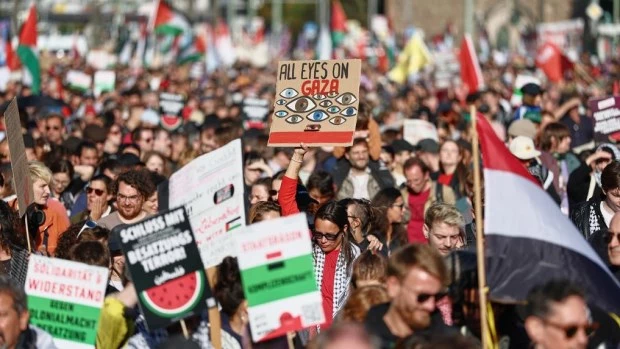 Multitudinaria protesta en Berlín: piden el fin de la guerra entre Israel y Hamás