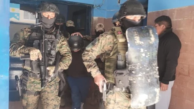 Triple femicidio: trasladaron al quinto sospechoso desde Bolivia