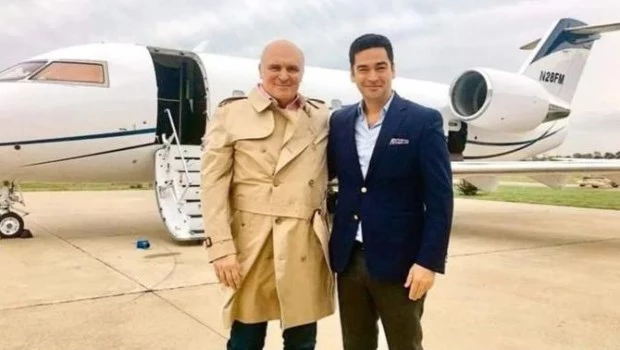 José Luis Espert en 2019 junto a Federico 'Fred' Machado y uno de los aviones del “empresario” .
