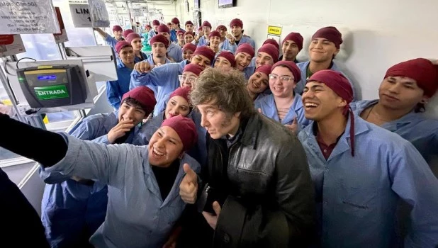 El presidente Javier Milei visitó la planta Newsan en Tierra del Fuego