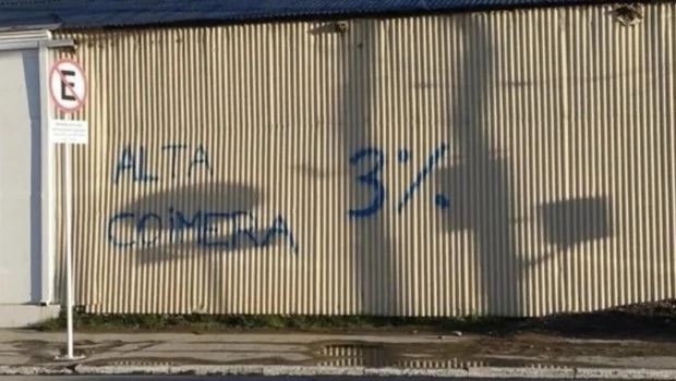 Milei suspendió la caminata en el centro de Ushuaia por baja convocatoria y fuertes protestas