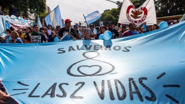 Al que quiera celeste que le cueste