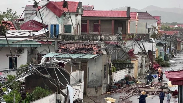 El tifón Bualoi deja 49 muertos en Vietnam