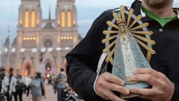 Una multitud de fieles peregrina a Luján