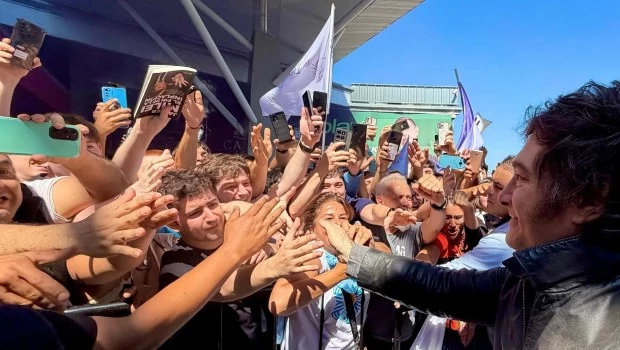 Incidentes en la visita de Milei en Santa Fe: enfrentamiento entre militantes libertarios y de izquierda