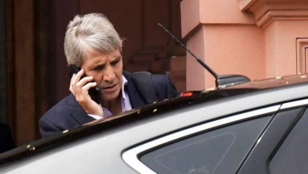 Caputo ya está en Washington para reunirse con Bessent