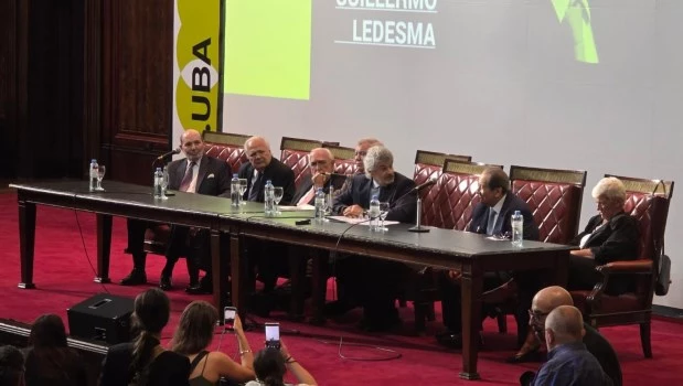 A 40 años: Los protagonistas del Juicio a las Juntas recibieron el Doctorado Honoris Causa de la UBA