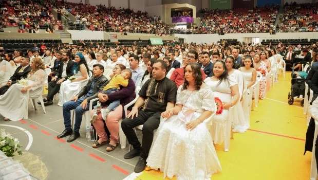 Más de seiscientas parejas se casan en la mayor boda colectiva de la historia de Paraguay