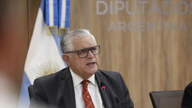 La oposición apunta contra Espert y afirma que debería renunciar a la candidatura