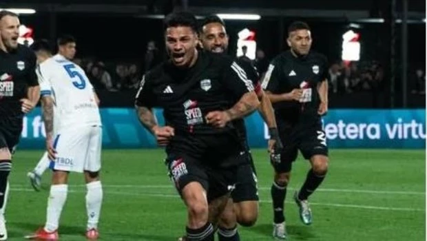 Riestra empató con Vélez por 2-2 y se mantiene en la punta de la Zona B del Torneo Clausura 