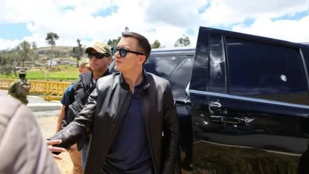 La caravana que trasladaba al presidente Daniel Noboa fue atacada a piedrazos en la provincia de Cañar.