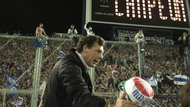 Vélez despide a Russo y recuerda su legado en el Clausura 2005