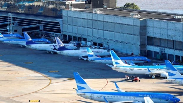 Casi 100 vuelos de Aerolíneas afectados por asambleas de pilotos