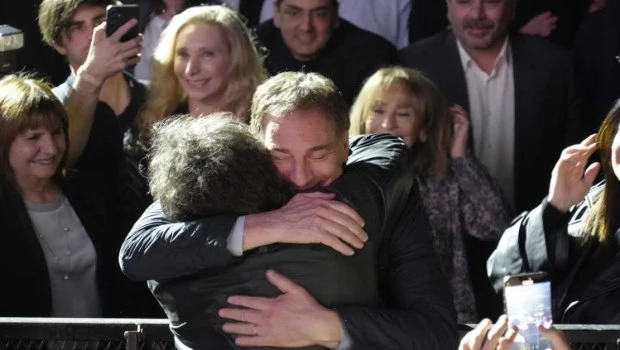 El Gobierno no se rinde e insiste para que Santilli encabece la lista libertaria
