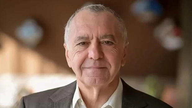 El sociólogo francés sabe describir con cierta habilidad algunos elementos que estructuran las sociedades de consumo.