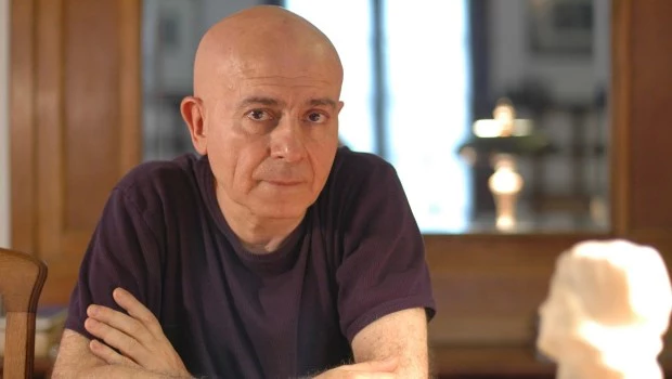 El poeta argentino fue galardonado con el Premio Internacional de Poesía Fundación Loewe.