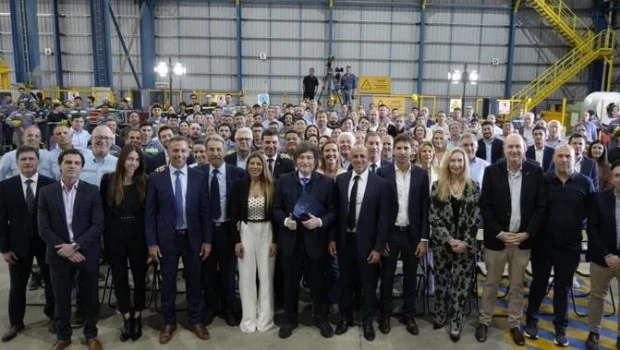 Milei calificó el acuerdo entre YPF y la empresa italiana Eni como el “más grande de la historia”