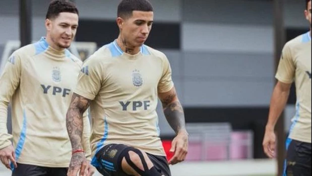 Enzo Fernández quedó desafectado de la Selección por una sinovitis