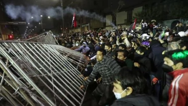 Perú: Jerí inicia su presidencia bajo un fuerte rechazo social 