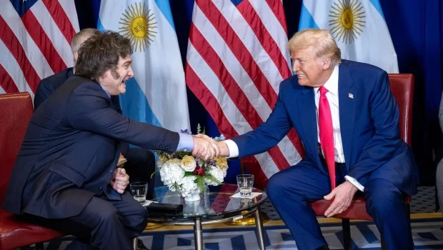 Milei viaja a Estados Unidos a reunirse con Donald Trump tras el auxilio financiero