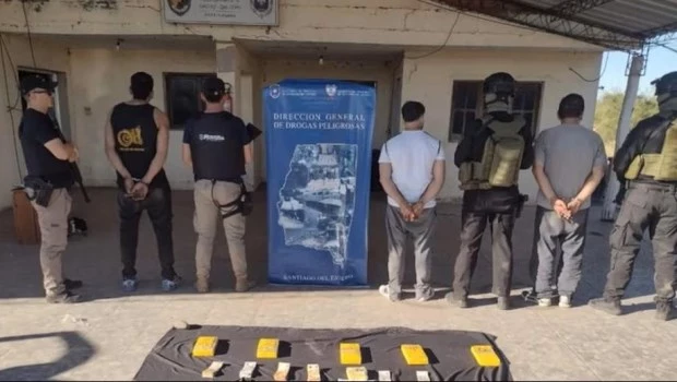 Detienen a un médico de la Gendarmería con seis kilos de cocaína en Santiago del Estero