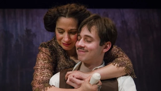 Muriel Santa Ana y Juan Cottet en un pasaje de ‘La gaviota’, que sale a escena de miércoles a domingos en el San Martín. (Fotos: Carlos Furman).