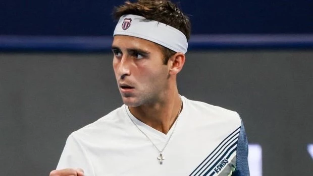 Gran triunfo de Etcheverry para meterse en los cuartos de final del ATP 250 de Estocolmo