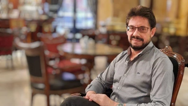 El punto débil de los data center es su alto consumo de energía. Puede demandar tanto como una ciudad de 100.000 habitantes. “Será necesario instalar miles de molinos eólicos”, remarca Henoch Aguiar.