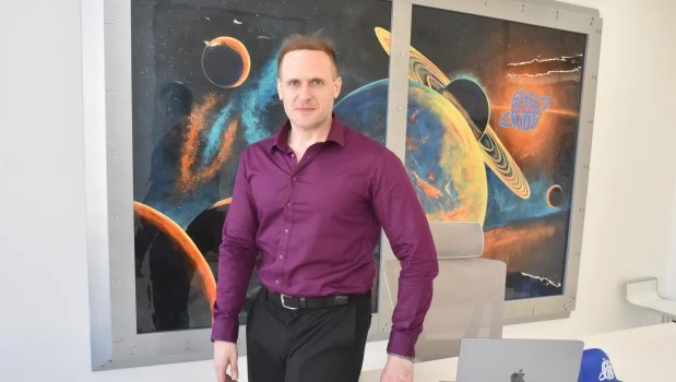 Chris Meniw, CEO de Space Kids Foundation, es reconocido como uno de los 10 mejores oradores de tecnología en América Latina. Foto Gustavo Carabajal.