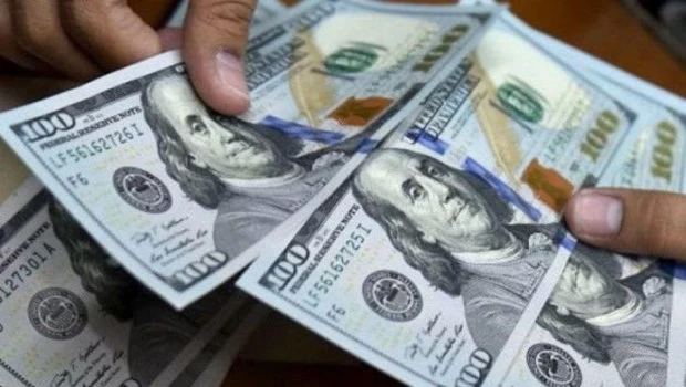 El dólar cerró la semana en alza, a pesar de otro gesto de Bessent